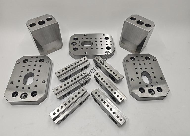 钢+石墨 耐磨板&压条 1 1